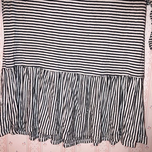 Casual 3/4 sleeve shirt perfect for work/school! Size medium - Picture 4 of 4